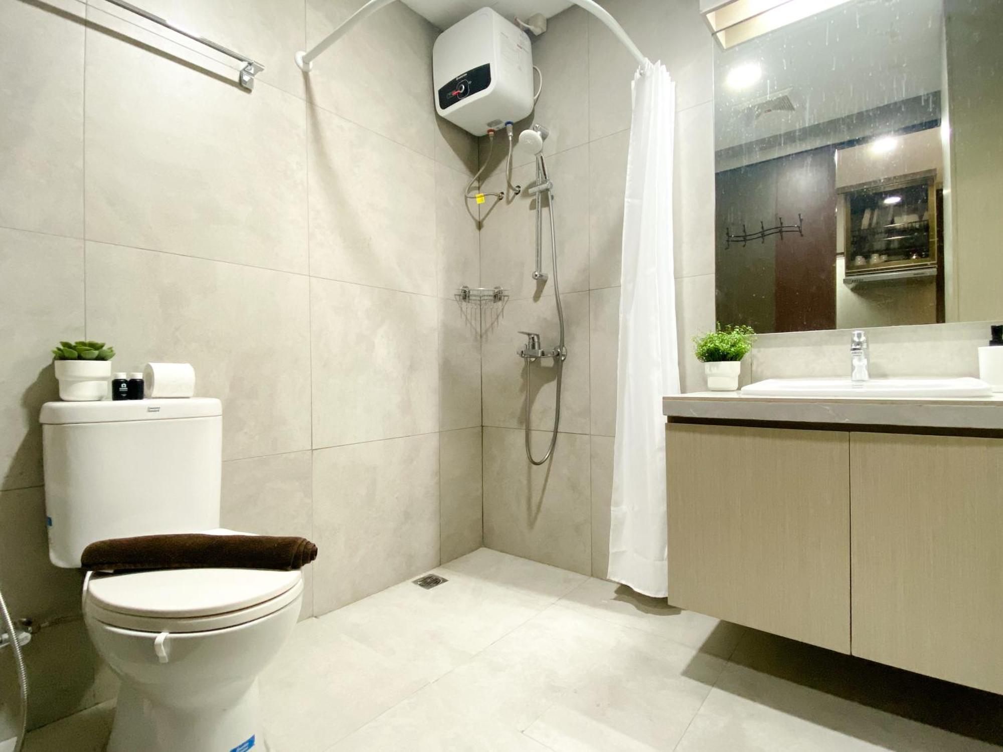 Simply And Comfortable 2Br Pollux Chadstone Apartment By Travelio Cikarang Esterno foto